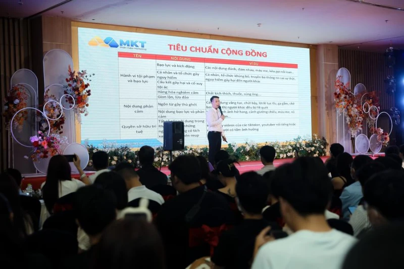 Khoảnh khắc sự kiện MKT 1