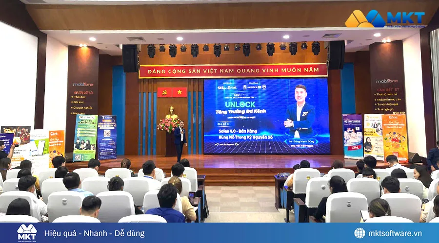 diễn giả Đặng Mạnh Dũng chia sẻ tại DSC DAY 2025