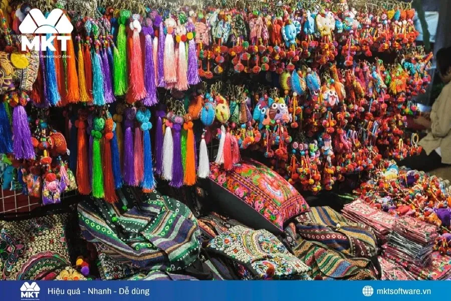 Mùa lễ hội xuân kéo dài làm gia tăng nhu cầu mua sắm đồ lưu niệm.