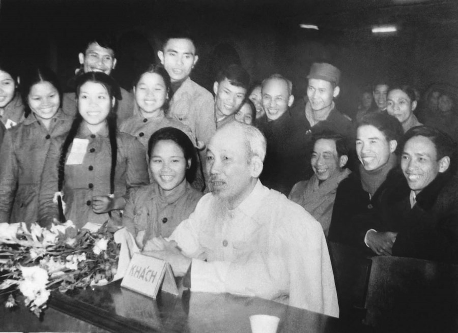Hình ảnh Bác Hồ thăm Đại hội Thanh niên xung phong chống Mỹ cứu nước (1967)