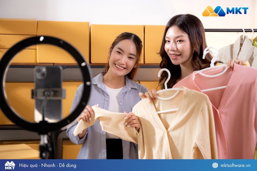 Mẫu kịch bản livestream bán quần áo có minigame