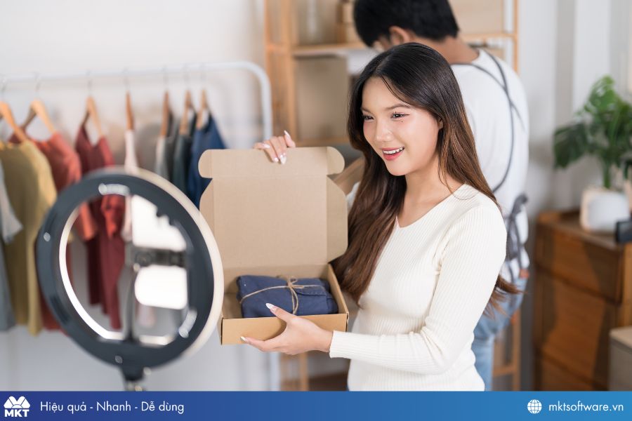 Mẫu kịch bản livestream bán quần áo